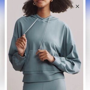 NWOT Rhône Ripple Hoodie Blue Hue Women’s Medium Ribbed Athleisure Pullover
